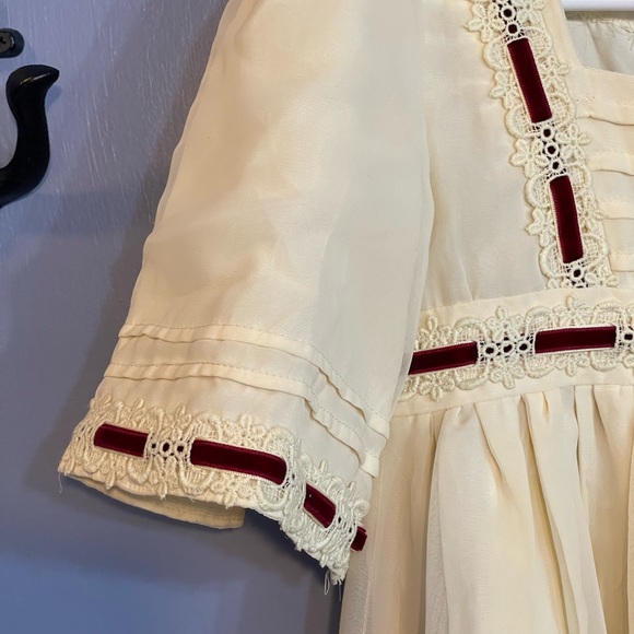 Vintage Handmade Girls Dress Ivory w/ Green Velvet Ribbon and Lace - Picture 4 of 9